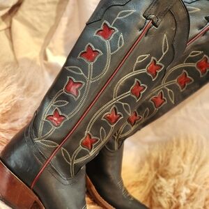 Size 6 Idyllwind Black/Red Snip toe Cowboy Boot